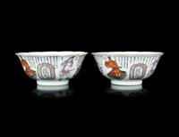 A Pair of Chinese Famille Rose Porcelain 'Foliate' Bowls