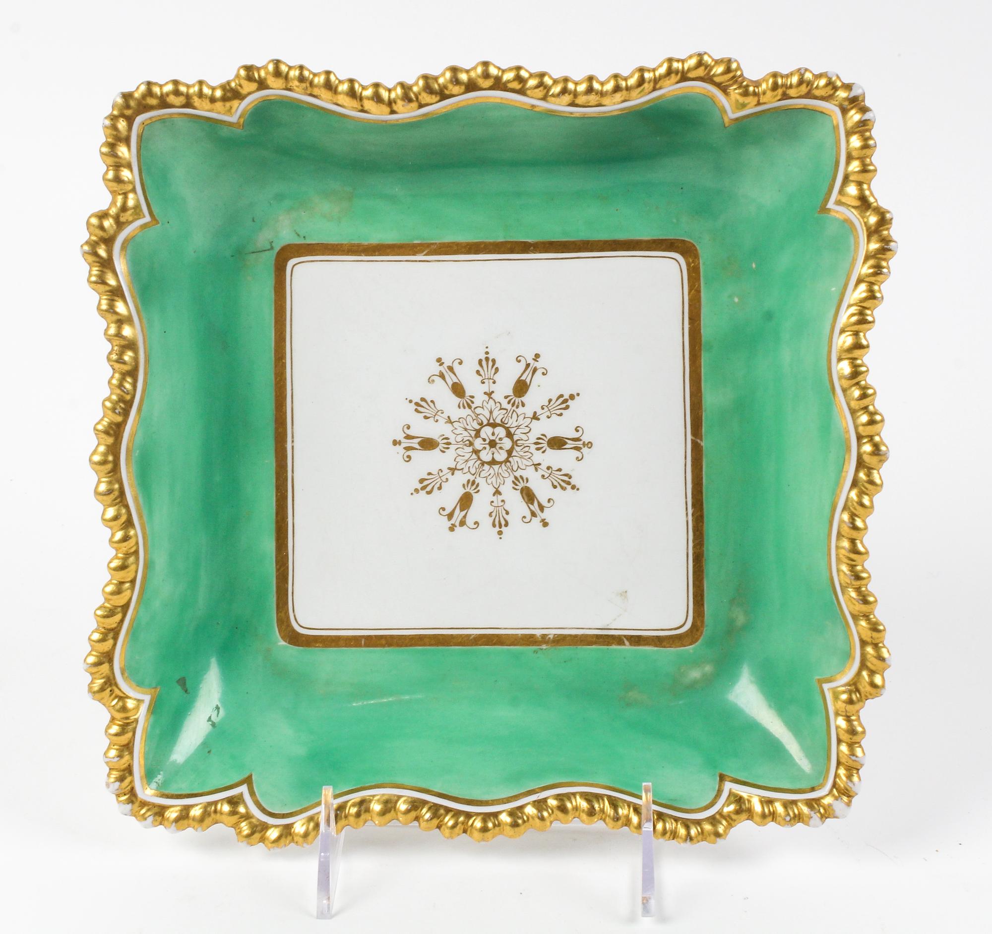 A Flight, Barr and Barr Platter Height 7 1/2 x width 7 1/2 inches.