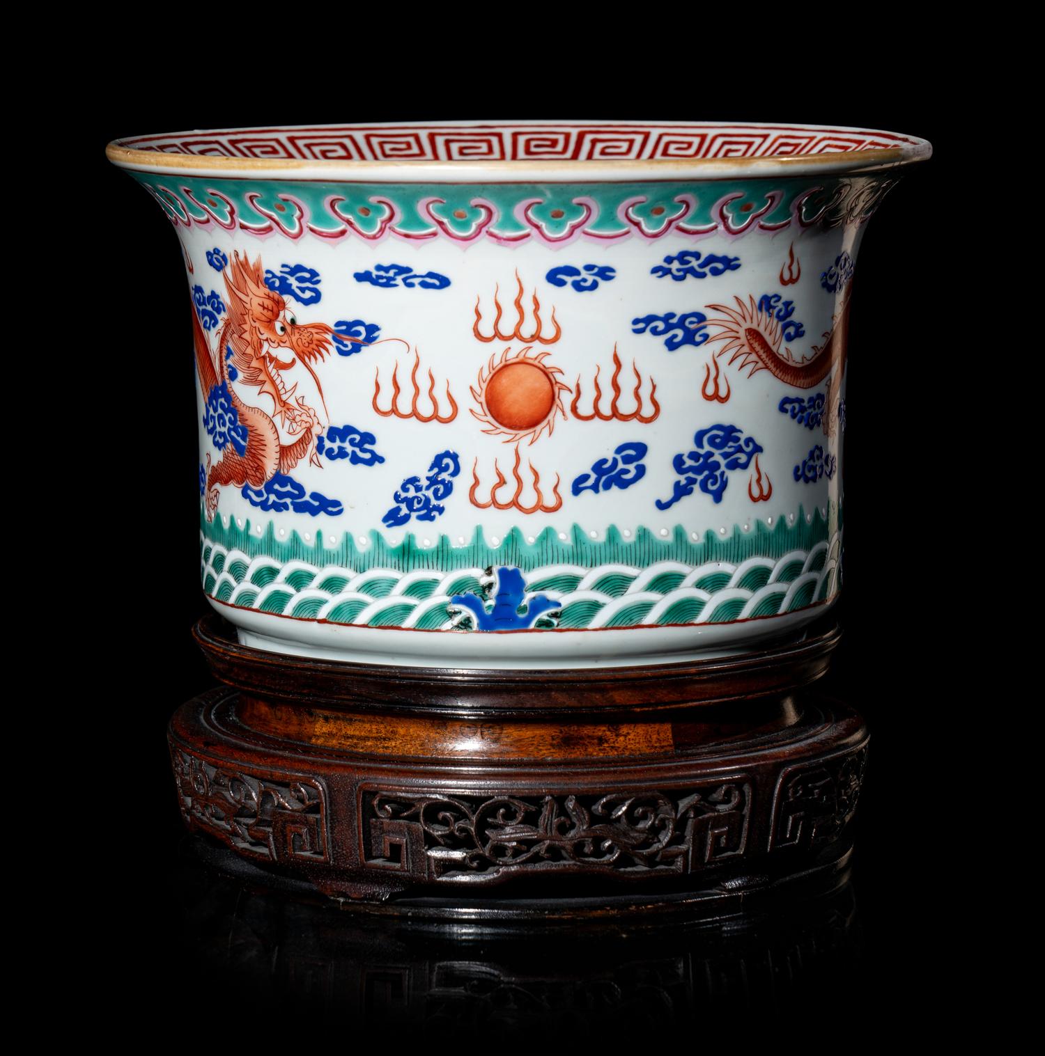 A Chinese Famille Rose Porcelain 'Dragon' Jardinière