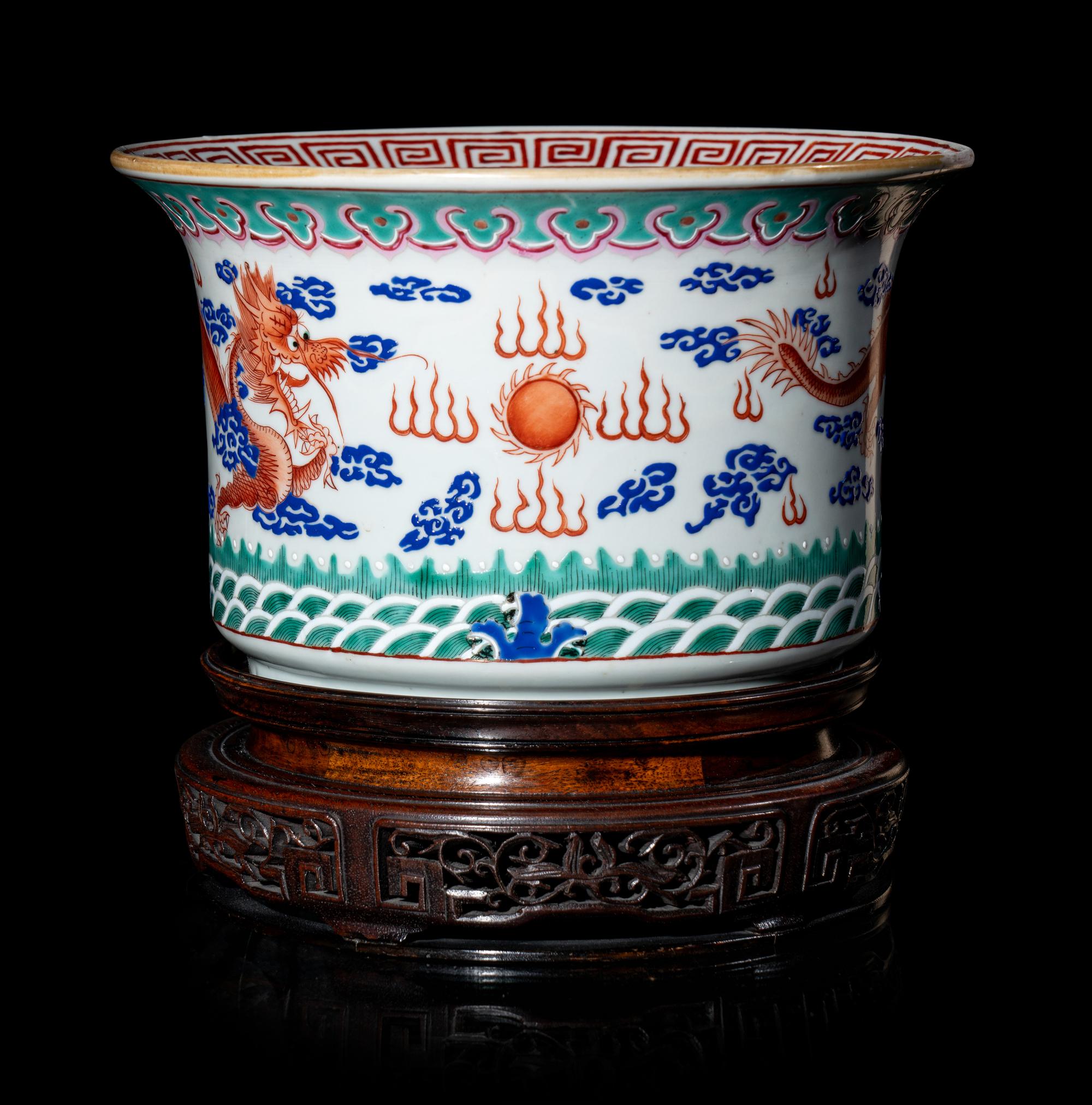 A Chinese Famille Rose Porcelain 'Dragon' Jardinière