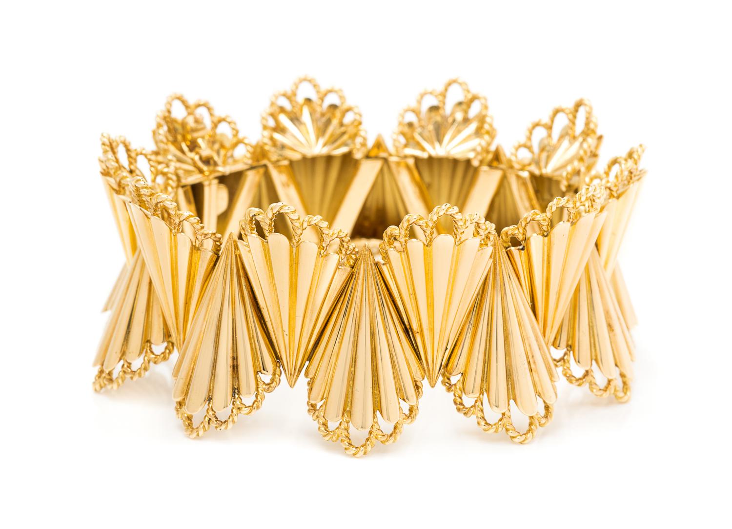 An Art Moderne 18 Karat Yellow Gold Bracelet, French, Circa 1935, 87.30 dwts.