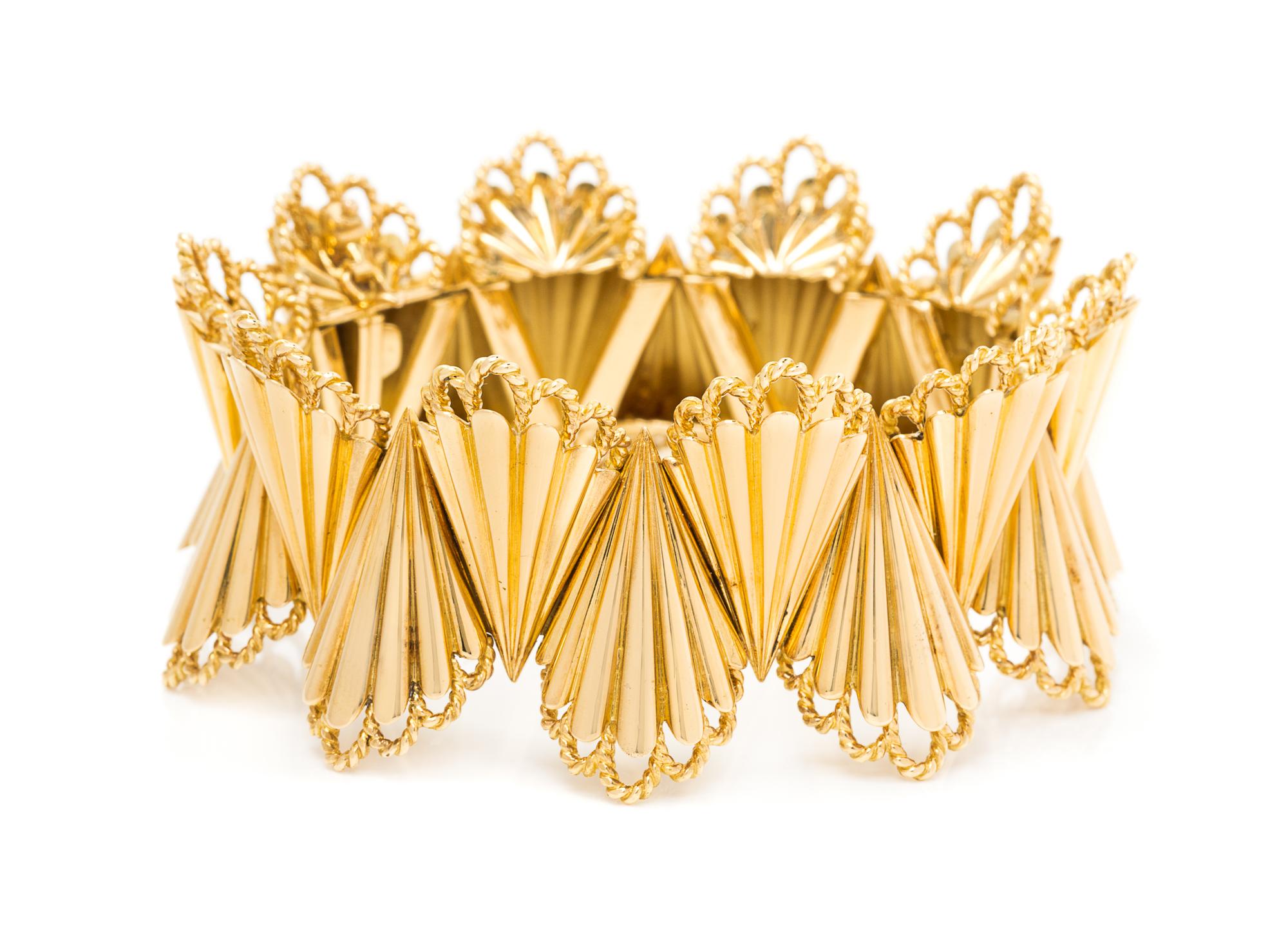 An Art Moderne 18 Karat Yellow Gold Bracelet, French, Circa 1935, 87.30 dwts.
