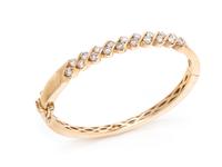 YELLOW GOLD AND DIAMOND BANGLE BRACELET