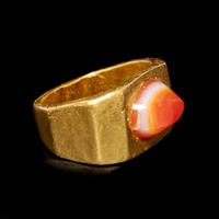 A Roman Gold and Banded Carnelian Cabochon Finger Ring