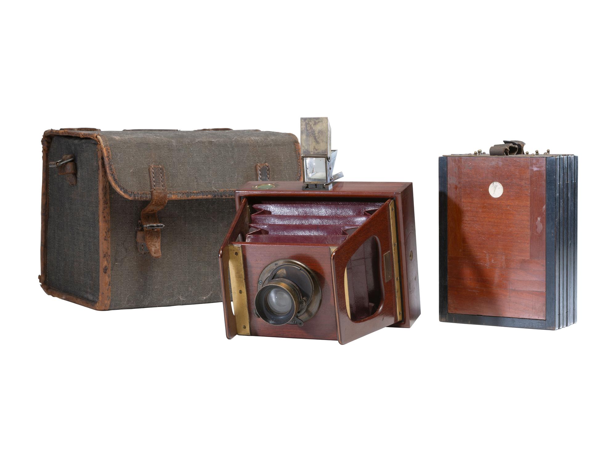Mendel folding strut camera. Paris, France, ca 1905.