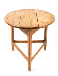 An English Pine Cricket Table Height 30 x diameter 29 inches. — EARLY 20TH CENTURY