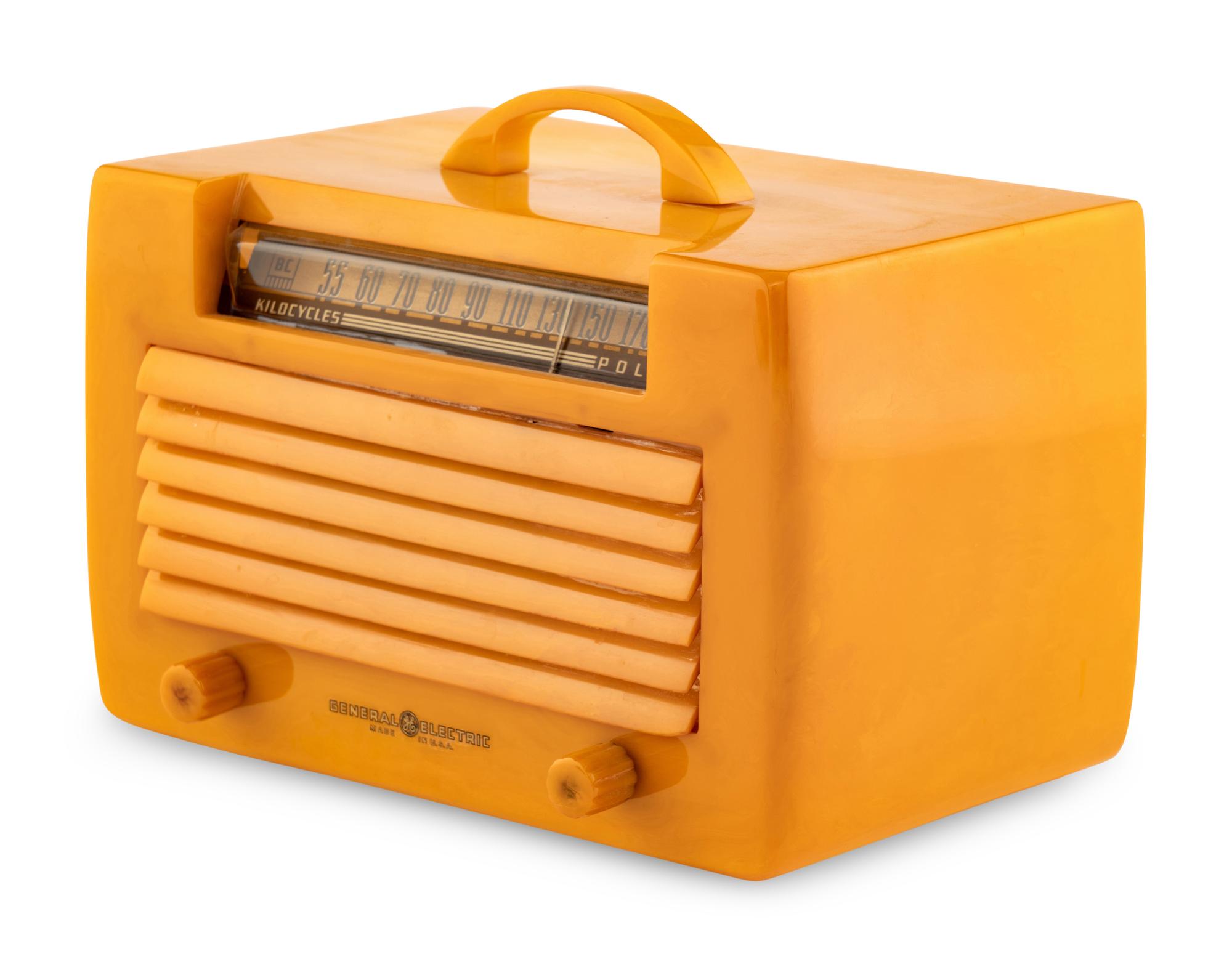 A General Electric L570 Radio