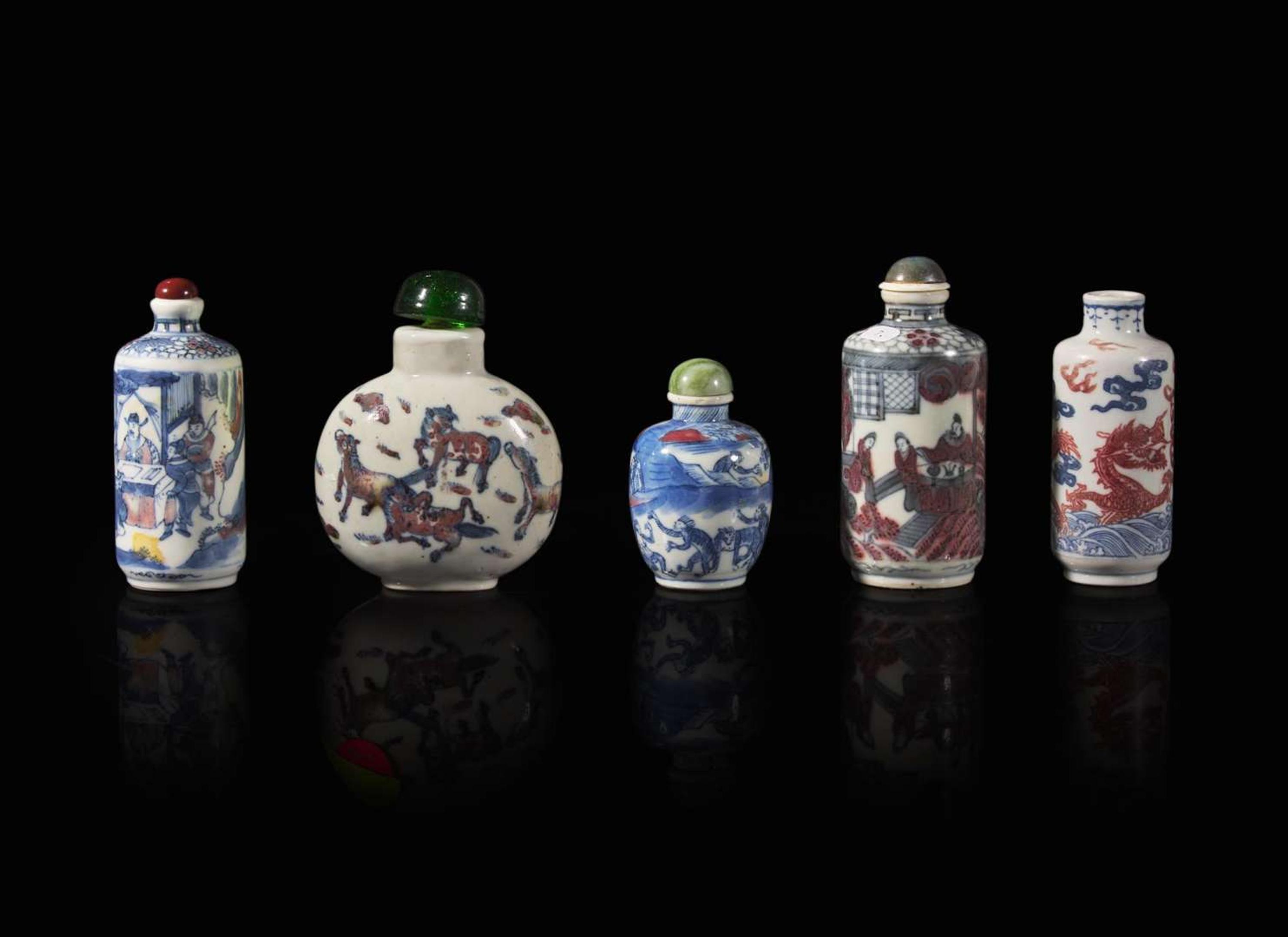 A group of five Chinese underglaze blue and red snuff bottles 青花釉裡紅鼻煙壺一組五件