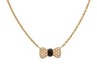 VAN CLEEF & ARPELS, YELLOW GOLD, DIAMOND AND ONYX BOW NECKLACE