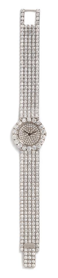 An 18 Karat White Gold and Diamond 'L'Heure du Diamant' Wristwatch, Chopard, 47.50 dwts.
