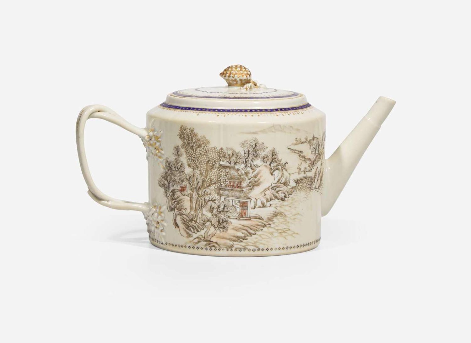 A Chinese export grisaille-decorated "Chinese Landscape" teapot, circa 1790-1810 墨彩外銷瓷茶壺 約 1790-1810年