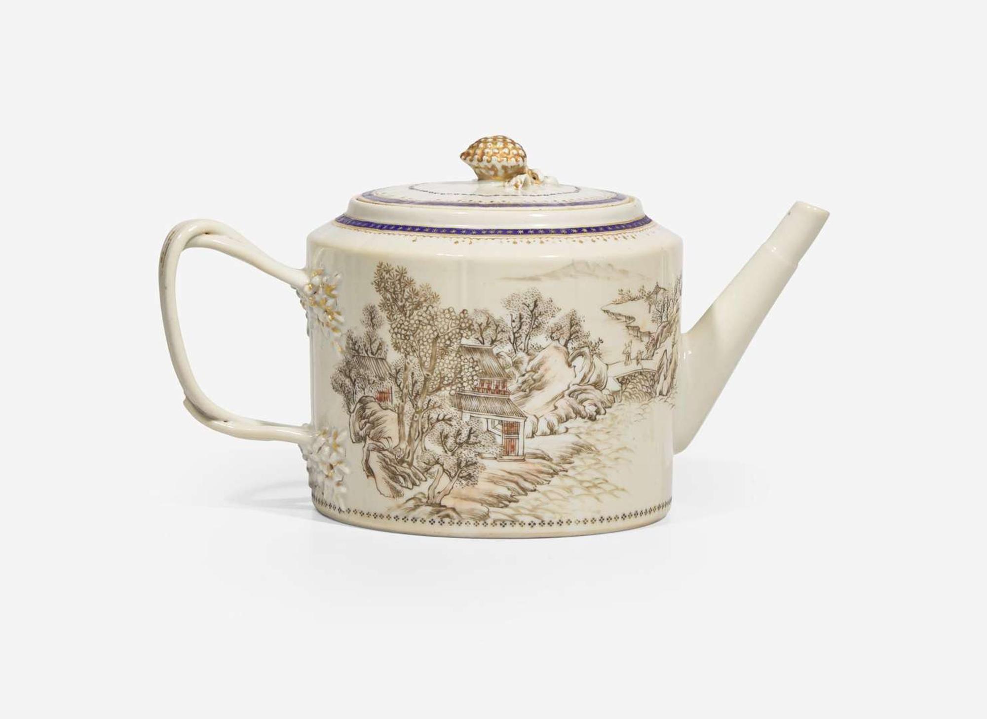 A Chinese export grisaille-decorated "Chinese Landscape" teapot, circa 1790-1810 墨彩外銷瓷茶壺 約 1790-1810年