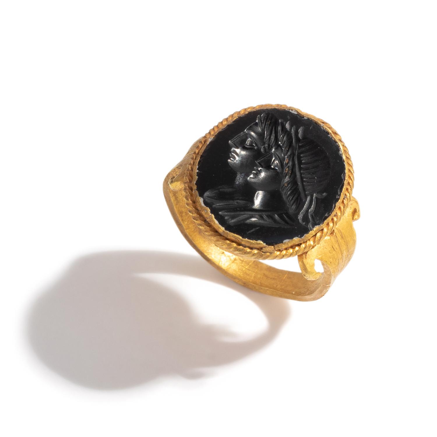 A Neoclassical Gold and Black Onyx Finger Ring with a Double Portrait