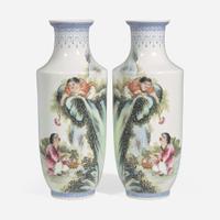 A pair of famille rose-decorated porcelain vases 粉彩"和合二仙"瓶一對 Republic period ??