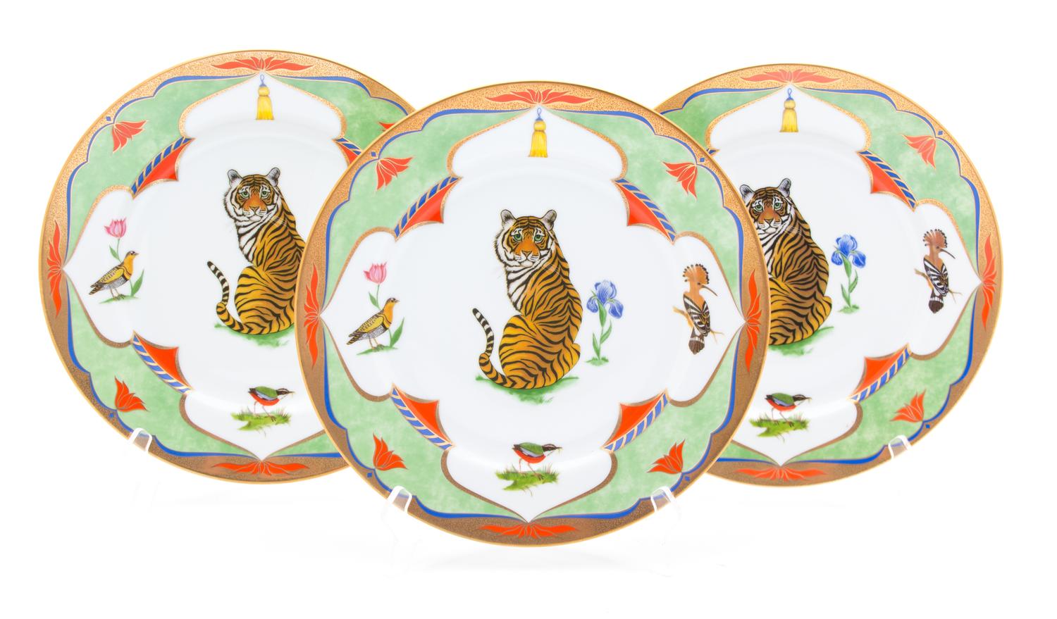 A Set of Ten Lynn Chase Dinner Plates Diameter 11 inches. — 20TH CENTURY
