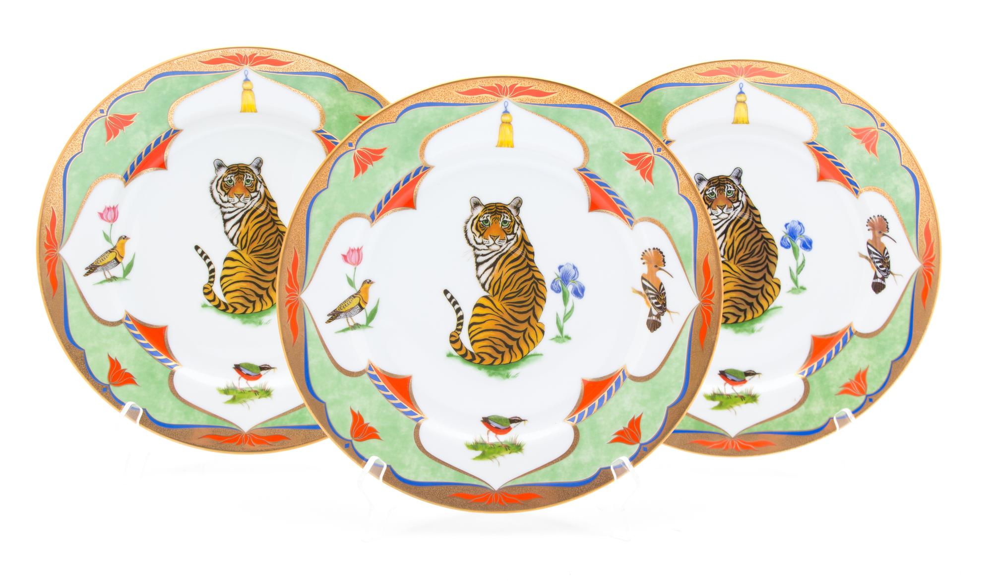 A Set of Ten Lynn Chase Dinner Plates Diameter 11 inches. — 20TH CENTURY