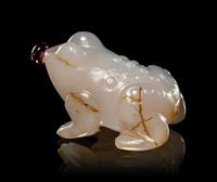 Two Carved Agate 'Frog' Snuff Bottles