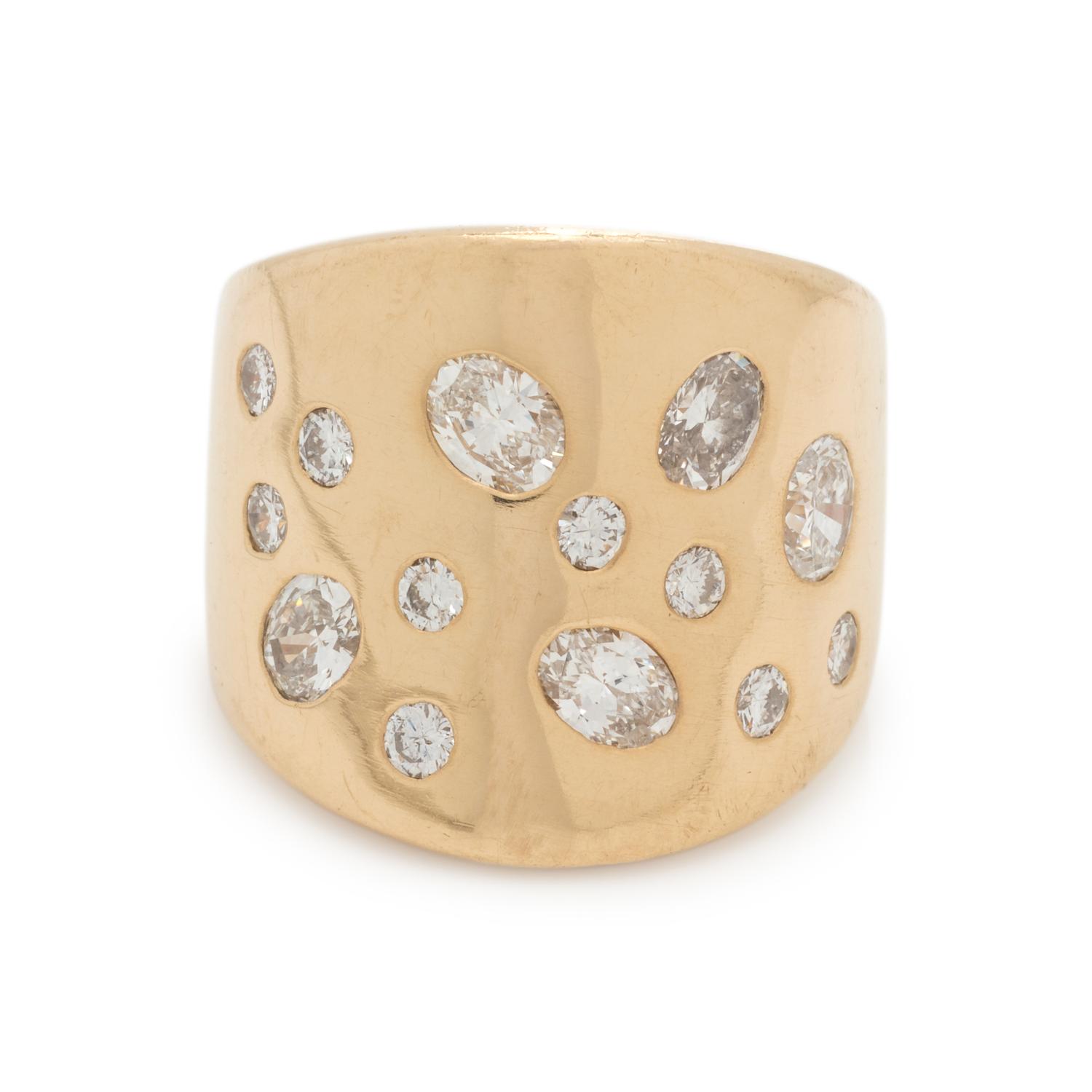 YELLOW GOLD AND DIAMOND RING