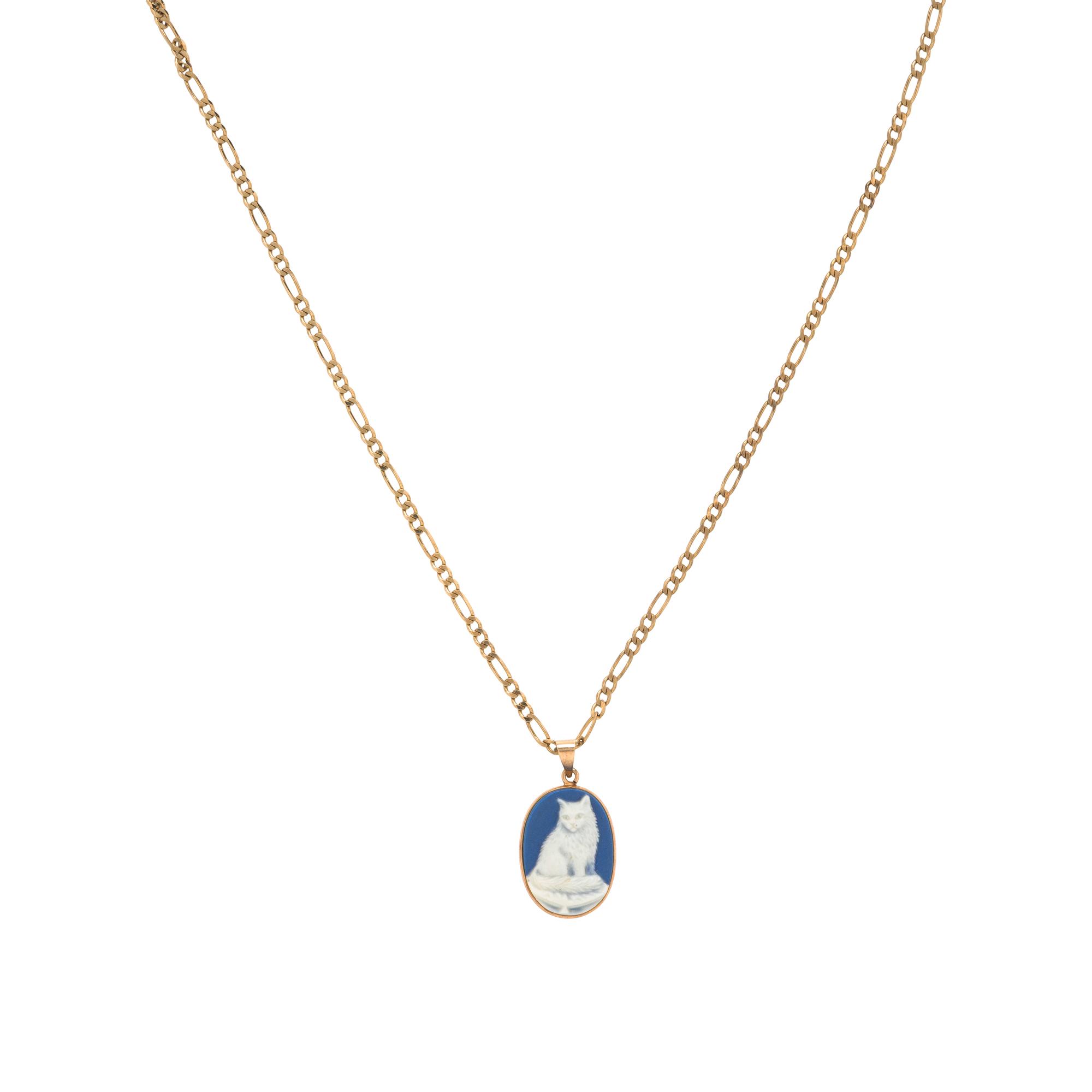 Yellow Gold and Cat Cameo Pendant Necklace