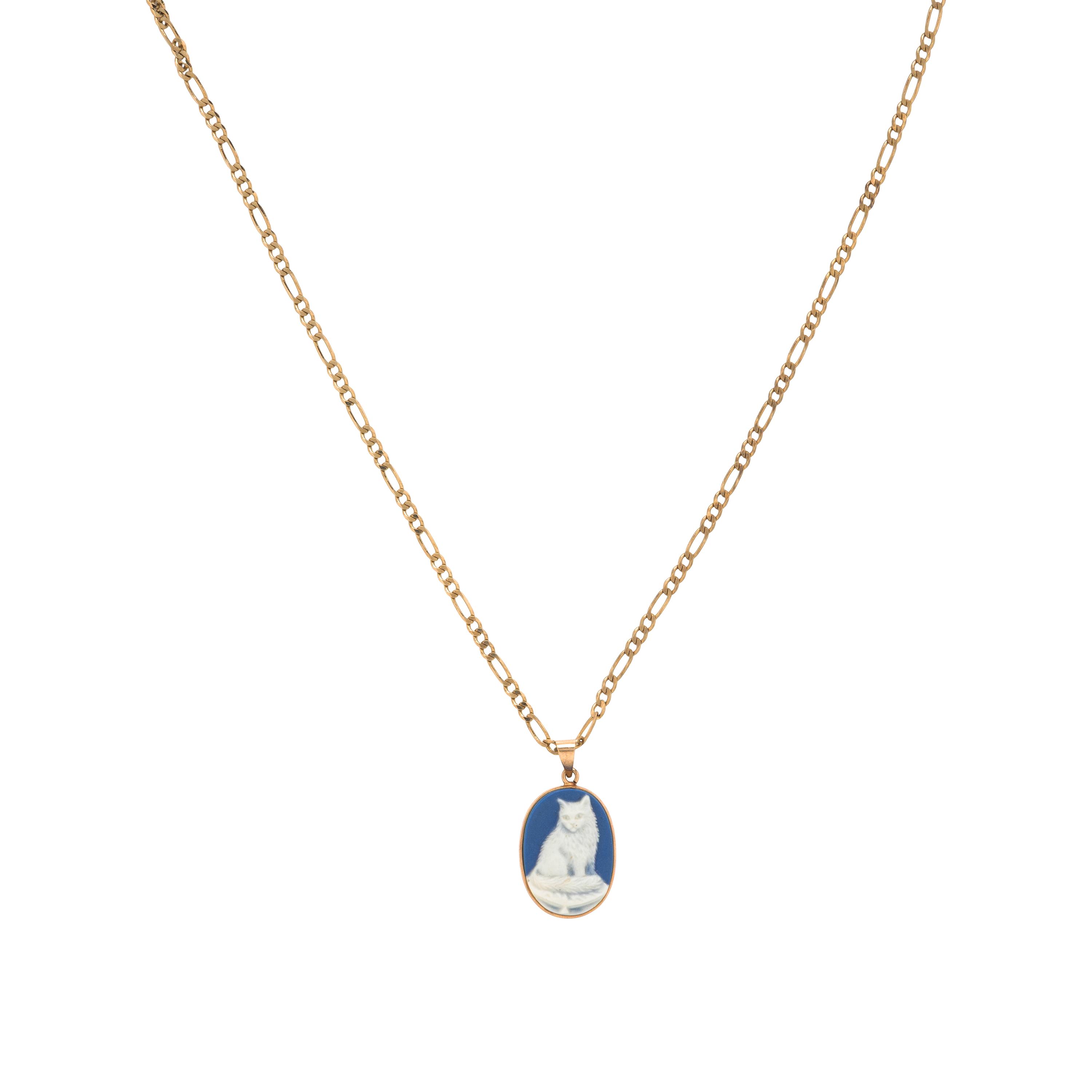 Yellow Gold and Cat Cameo Pendant Necklace
