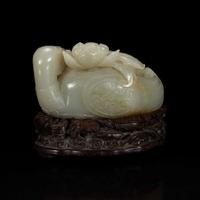A Chinese celadon jade archaistic "Duck" water coupe and carved wood stand 青玉鸭形水丞配木底座 Qing dynasty ?
