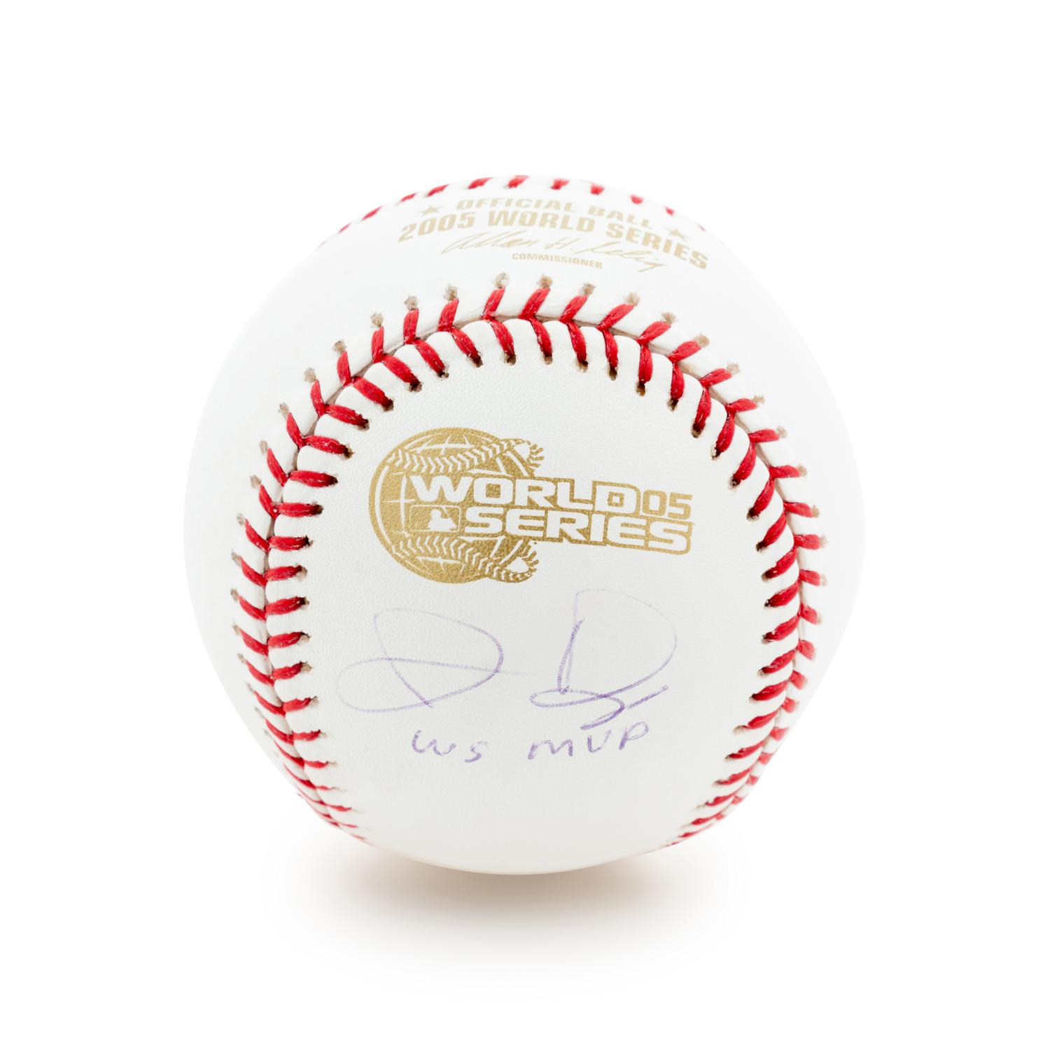 A Group of 13 2005 Chicago White Sox World Series Champion Signed Autograph Items (Steiner)