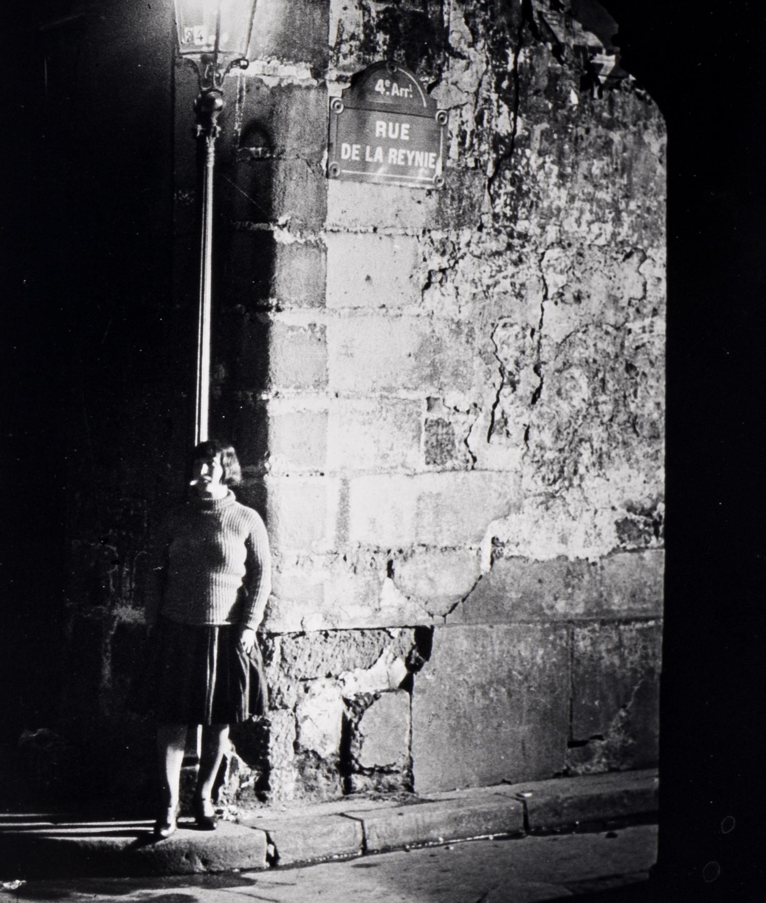 Brassaï (1899-1984) Filles aux Halles en Mini-jupe, 1930s