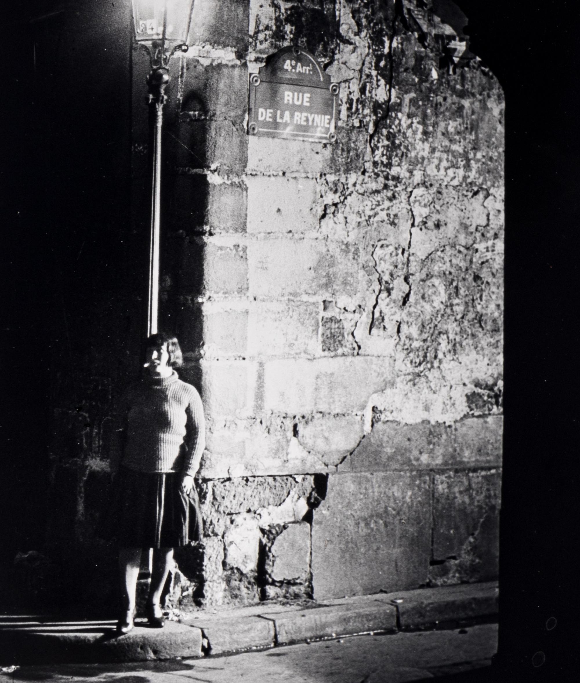 Brassaï (1899-1984) Filles aux Halles en Mini-jupe, 1930s