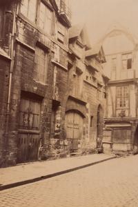 A pair of photographs depicting scenes in Rouen ( Rouen-rue du Moulinet 7 ; Maison, rue Saint-Romain [Rouen] )