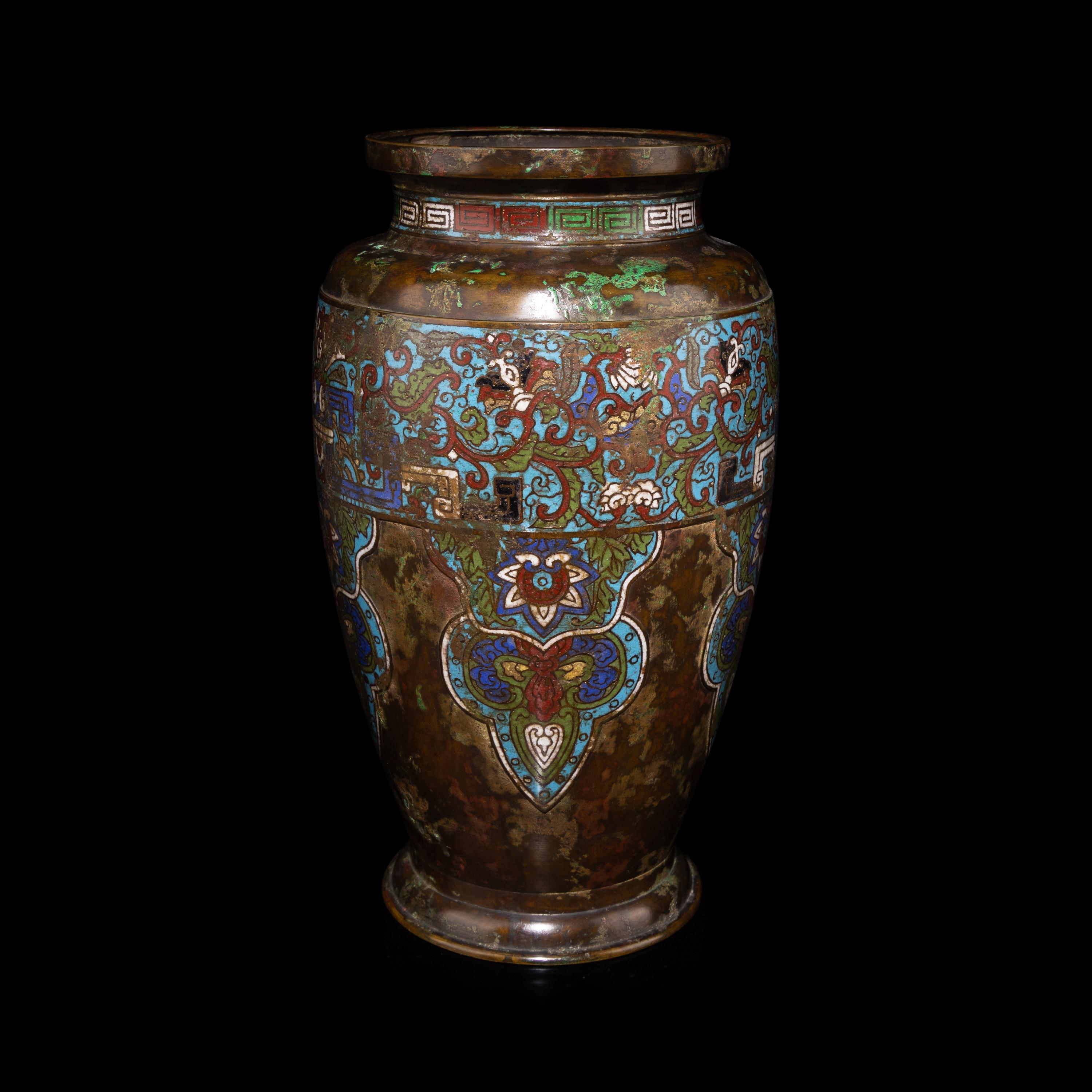 A Japanese Archaic Style Cloisonné Enamel and Bronze Vase, 19th Century — 十九世紀 日本銅胎掐絲琺琅仿古大瓶