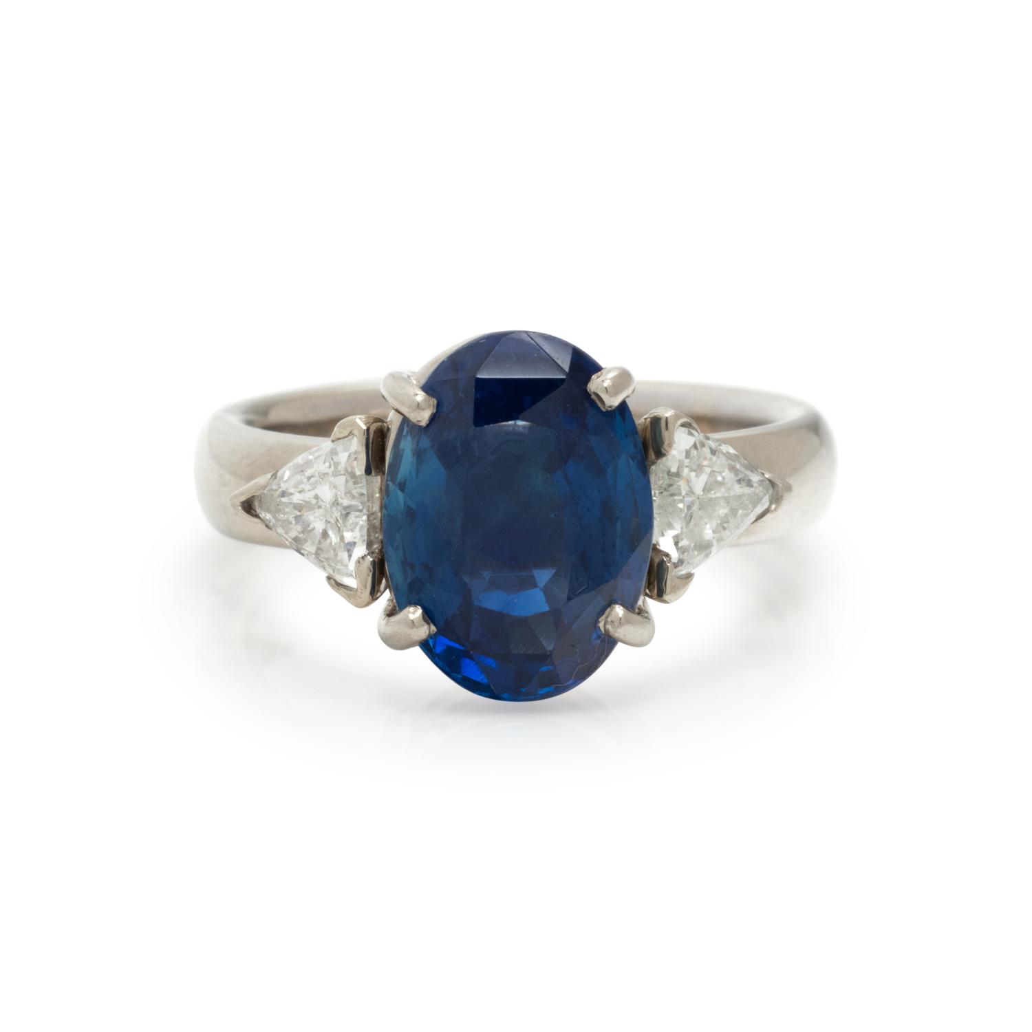 SAPPHIRE AND DIAMOND RING