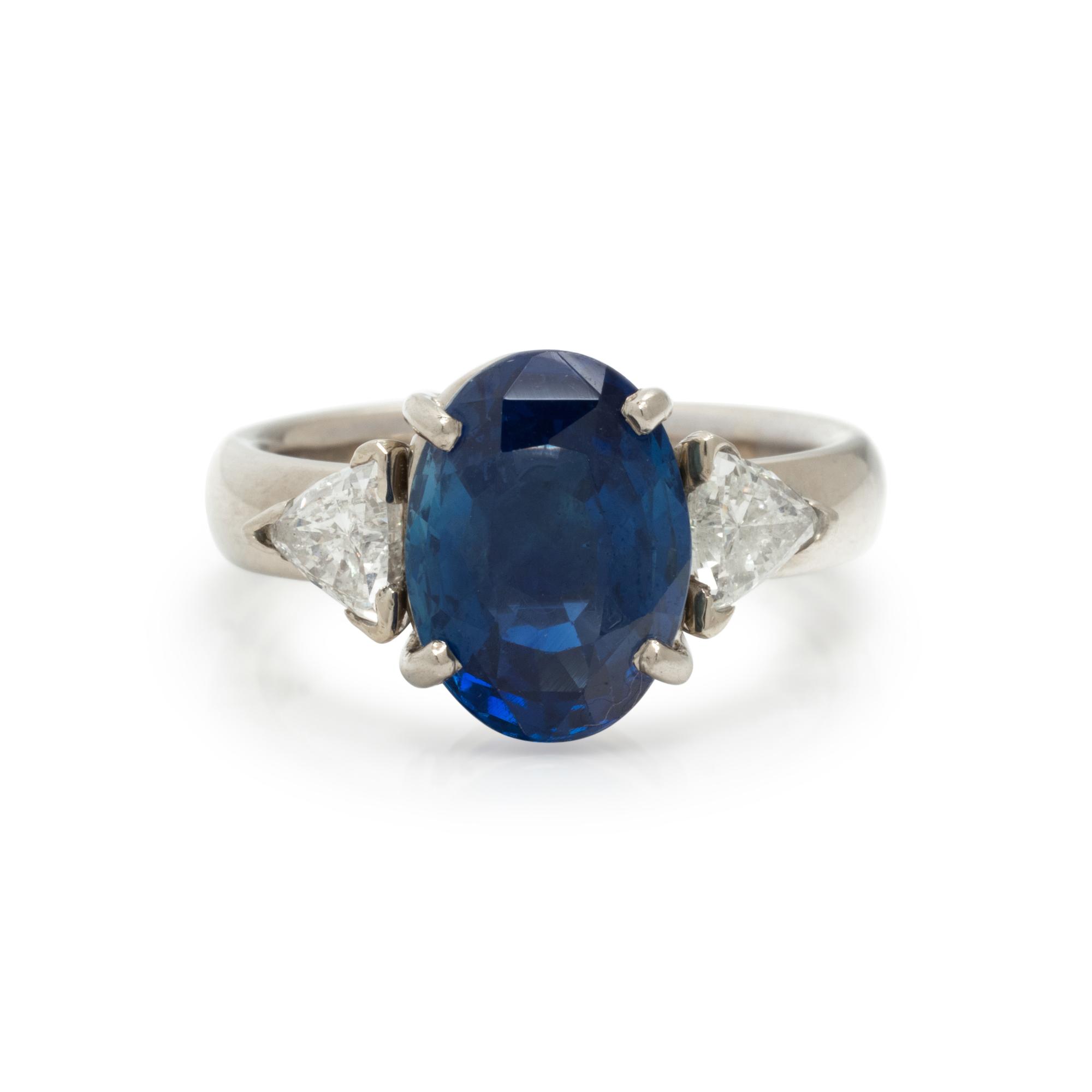 SAPPHIRE AND DIAMOND RING
