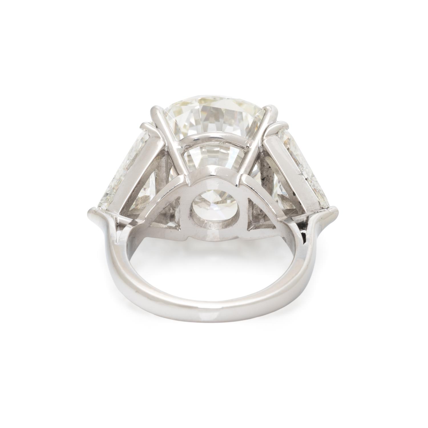 12.32 CARAT ROUND BRILLIANT CUT DIAMOND RING
