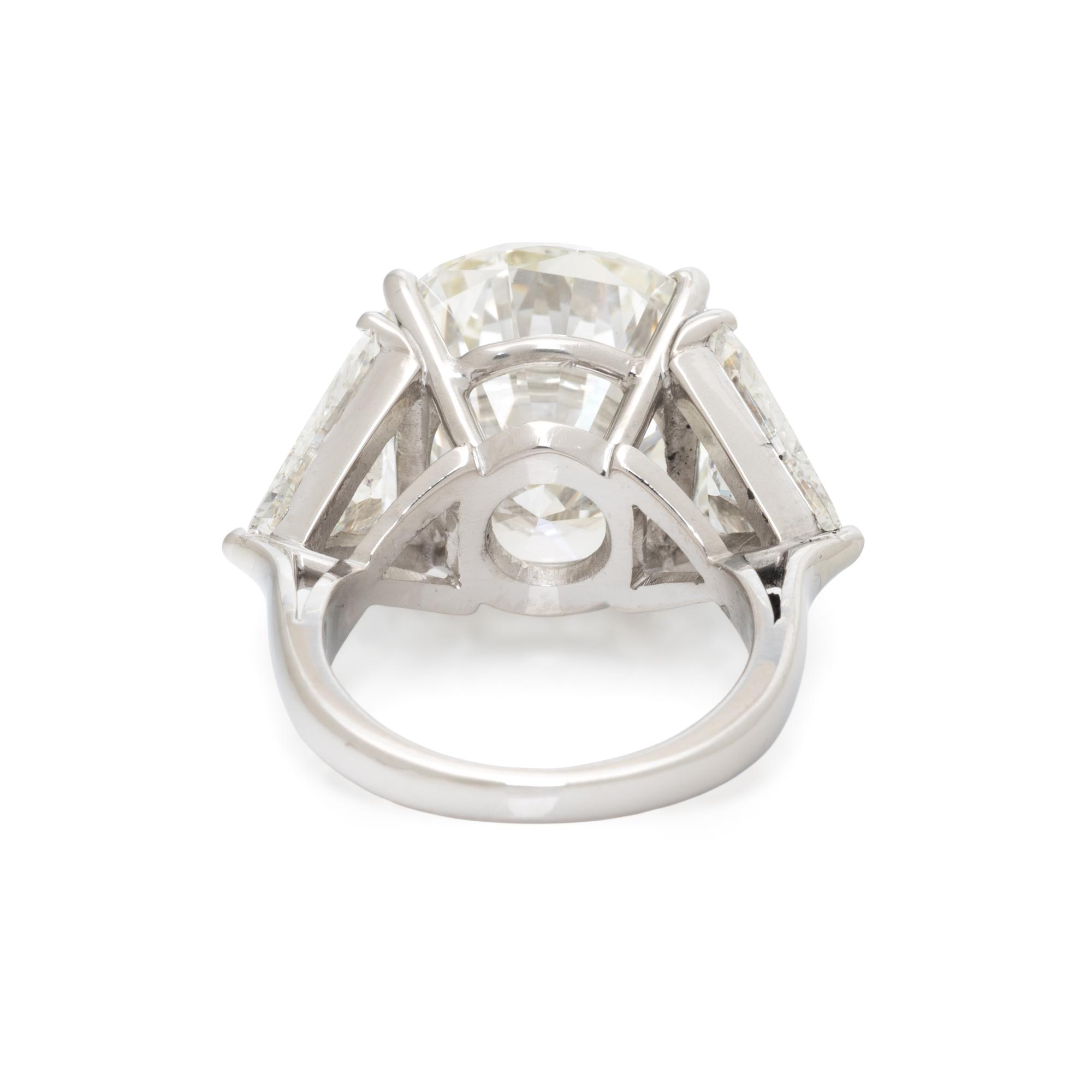 12.32 CARAT ROUND BRILLIANT CUT DIAMOND RING