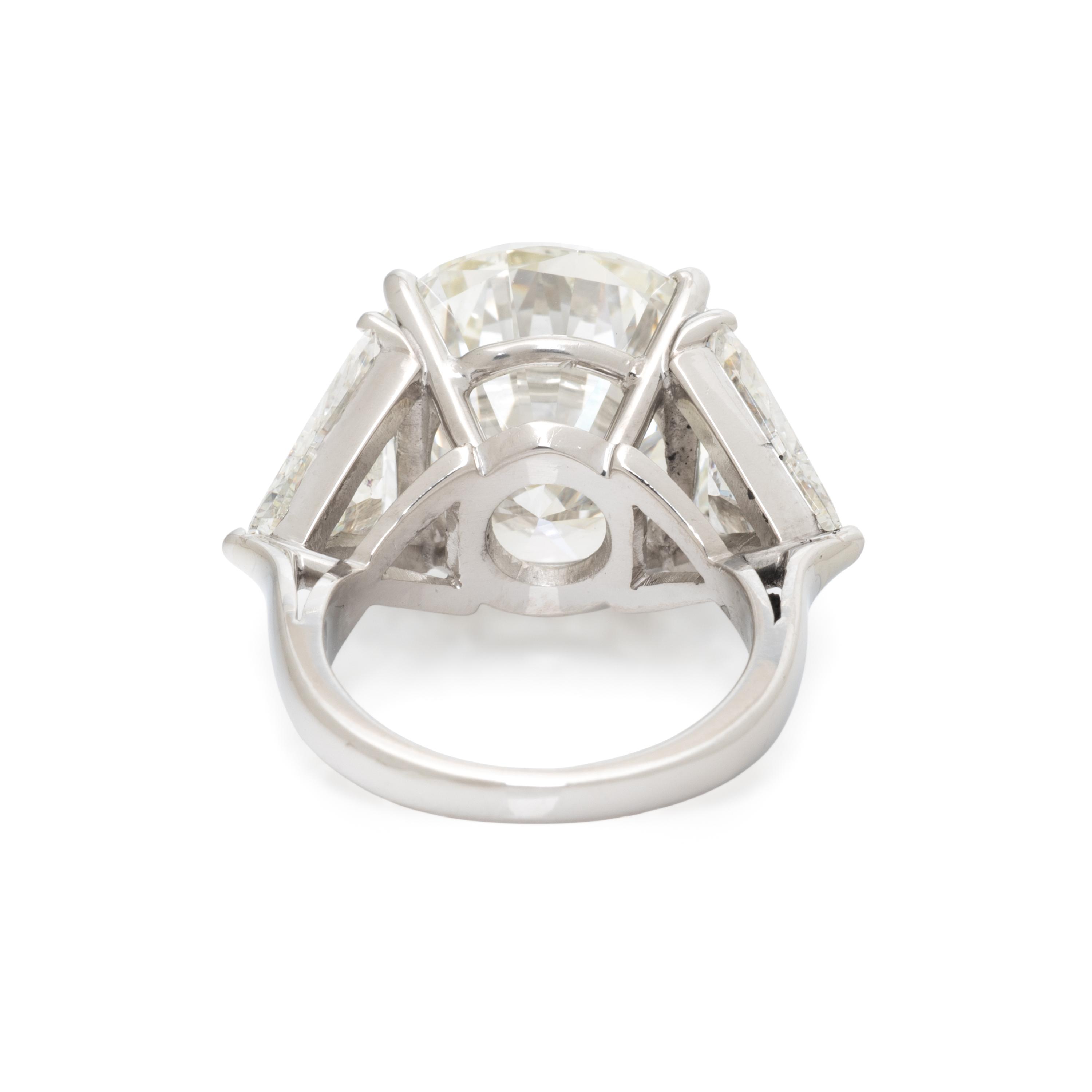 12.32 CARAT ROUND BRILLIANT CUT DIAMOND RING