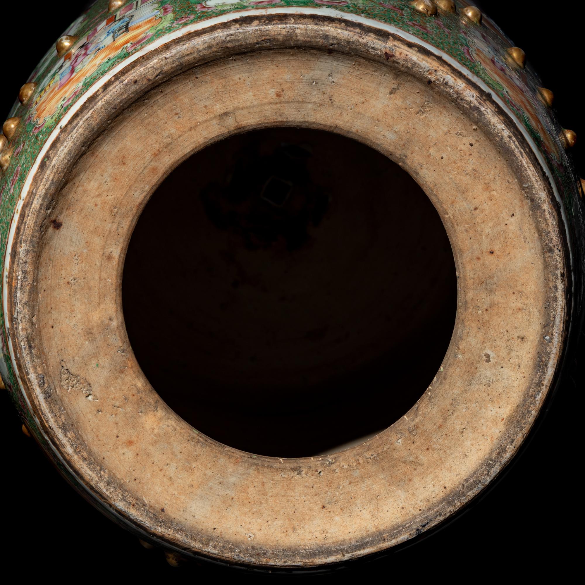 A Near Pair of Chinese Rose Medallion Garden Stools, Second Half 19th Century 清晚期 廣彩鼓凳兩隻