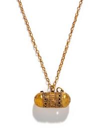An Islamic Gold Necklace with a Capsule Pendant