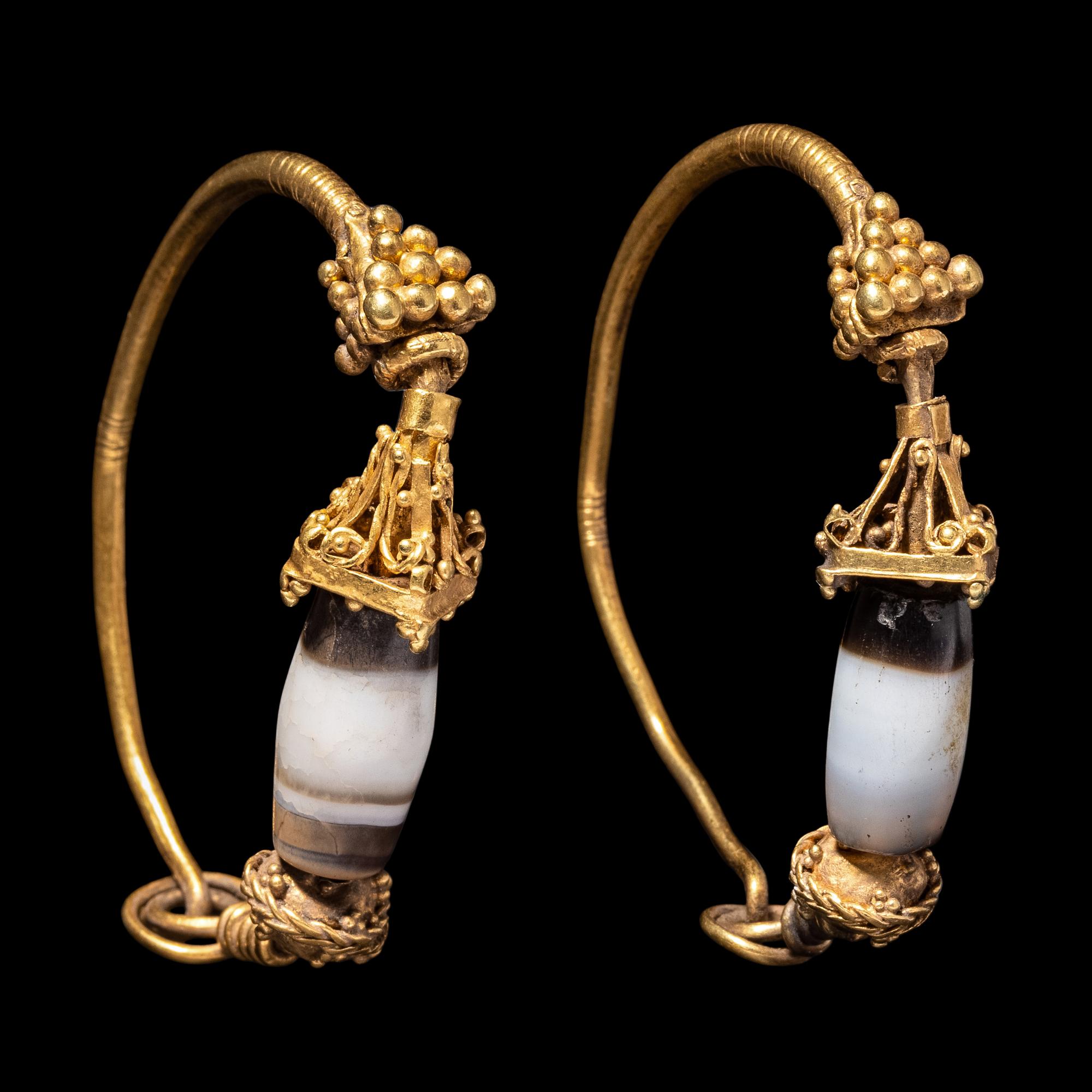 A Pair of Eastern Roman Agate and Gold Hoop Earrings