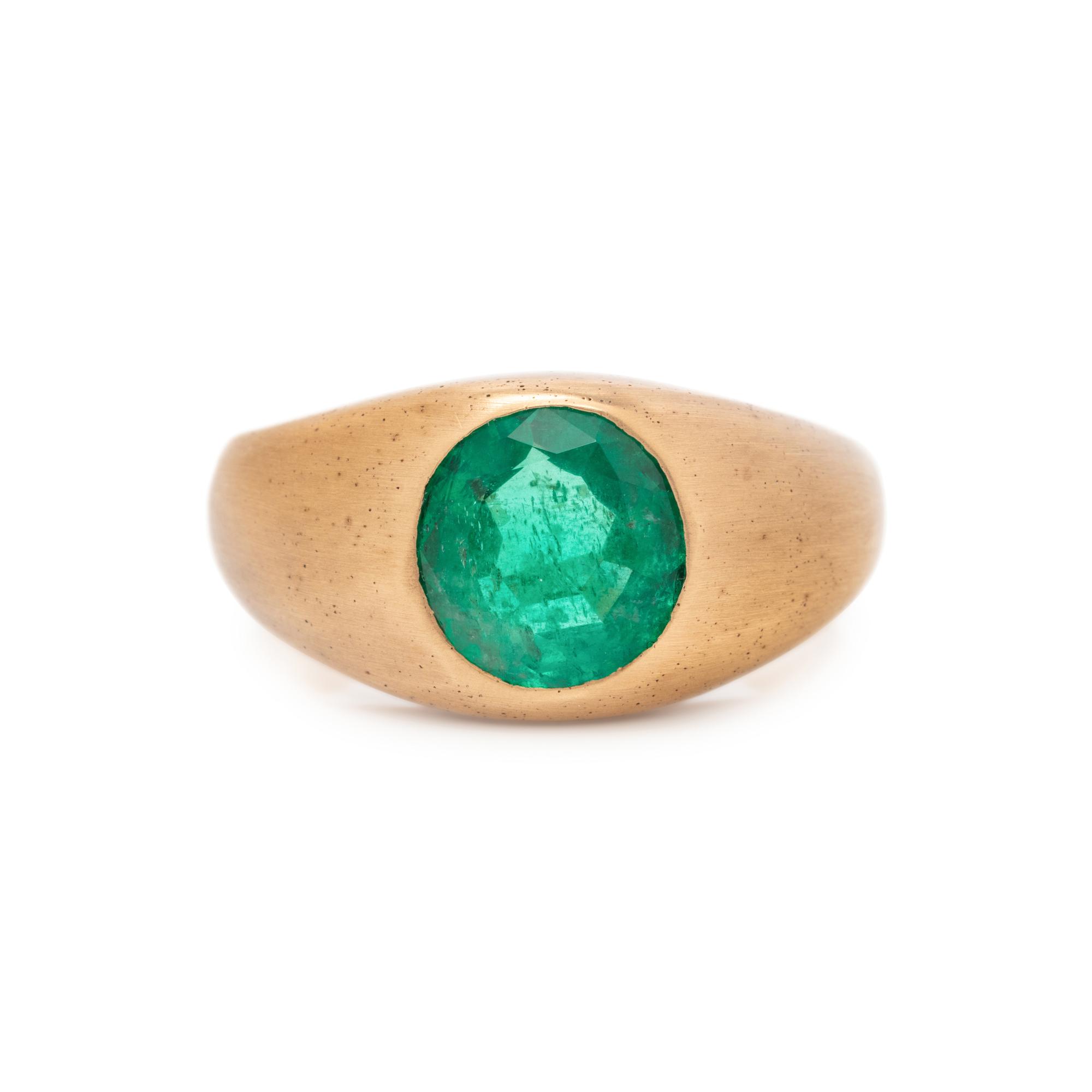 YELLOW GOLD AND EMERALD RING