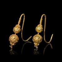 A Pair of Chinese Gold 'Brocade Balls' Earrings, Erhuan, Yuan-Ming Dynasty 明 金繡球耳環一對
