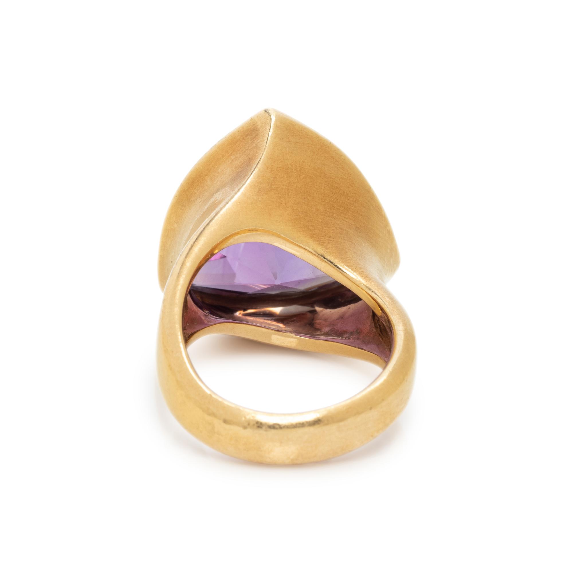 ANGELA CUMMINGS, YELLOW GOLD AND AMETHYST RING