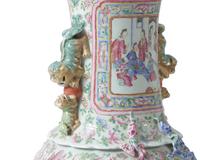 A very large Chinese export Famille Rose-decorated porcelain vase, 19th century