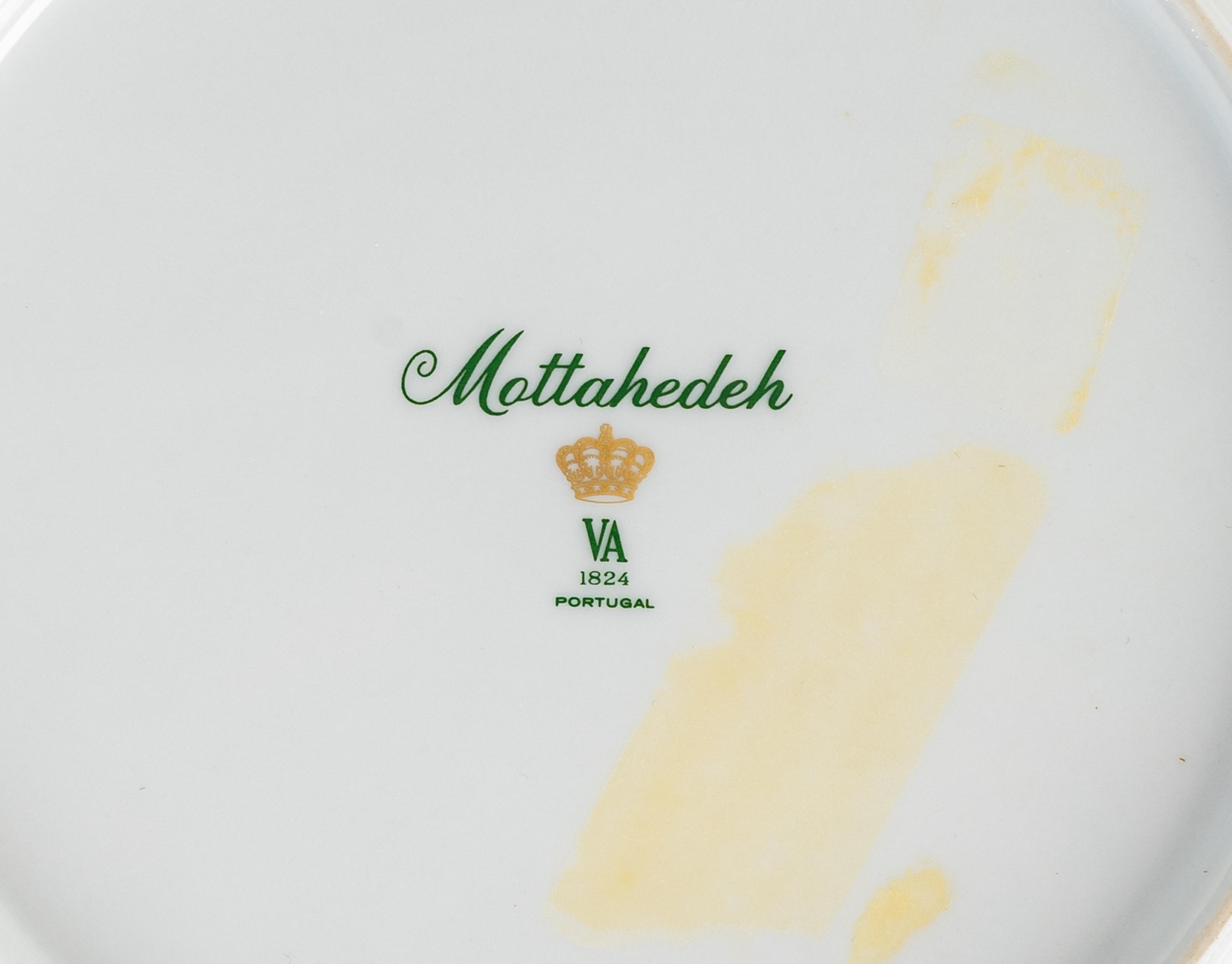 A Pair of Chinese Export Porcelain Armorial Dishes and Four Mottahedeh Porcelain Plates — THE FIRST PAIR 19TH CENTURY