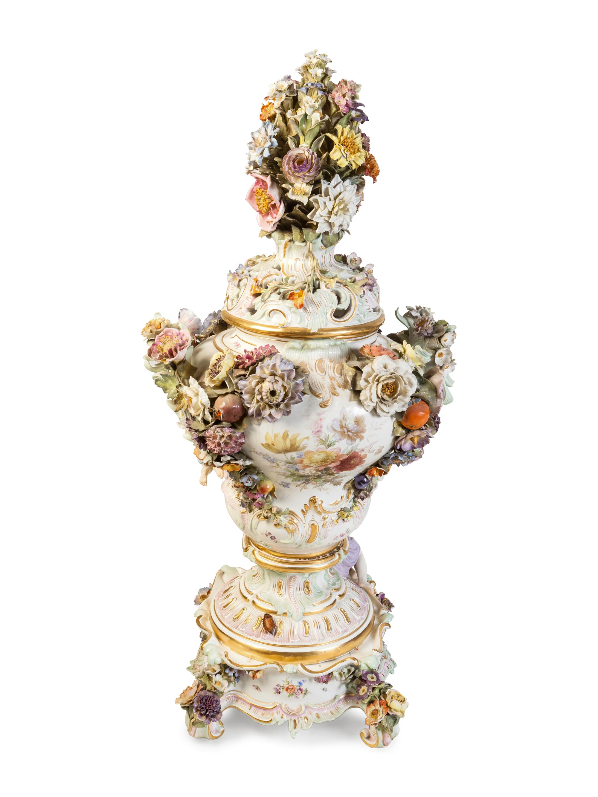 A Meissen Porcelain Potpourri Urn, Cover and Stand