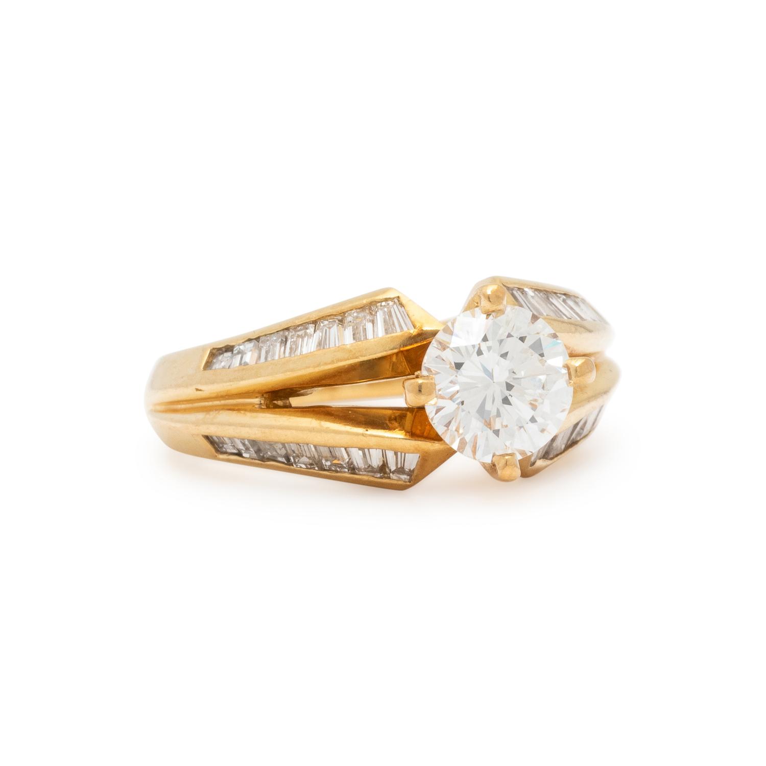 DIAMOND AND YELLOW GOLD RING