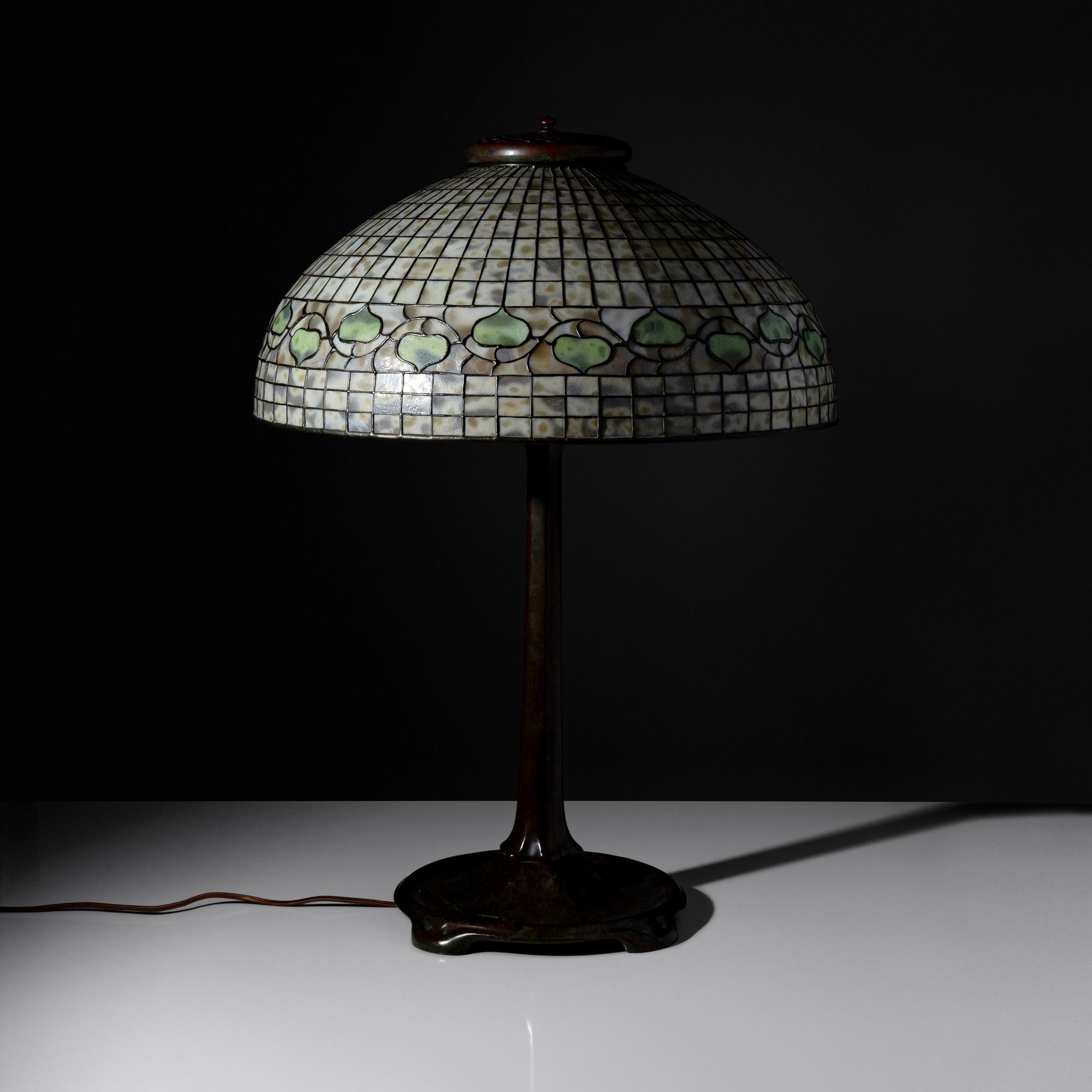 Acorn table lamp