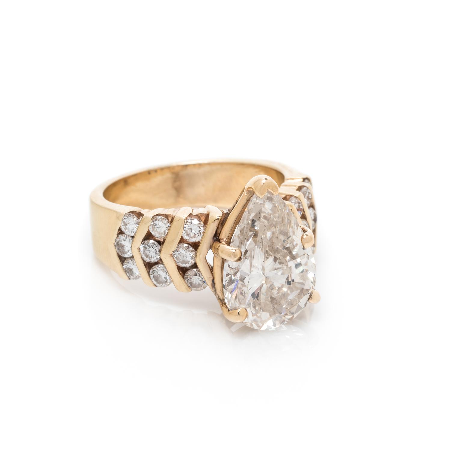 DIAMOND RING