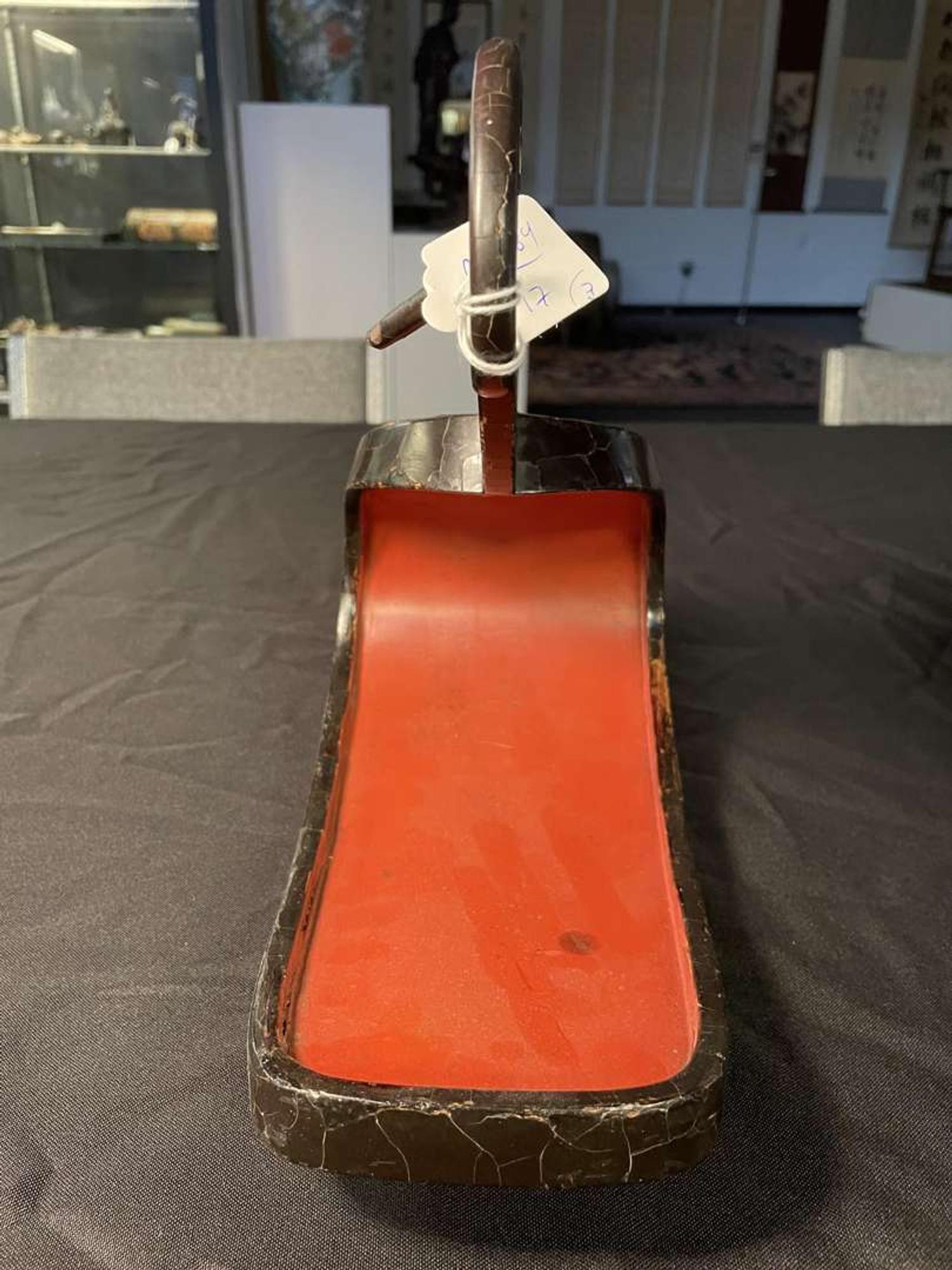 A pair of Japanese lacquered stirrups and a Negoro-style red-lacquered stand 日本漆器马扎及马镫一对 Edo to Meiji period ?????