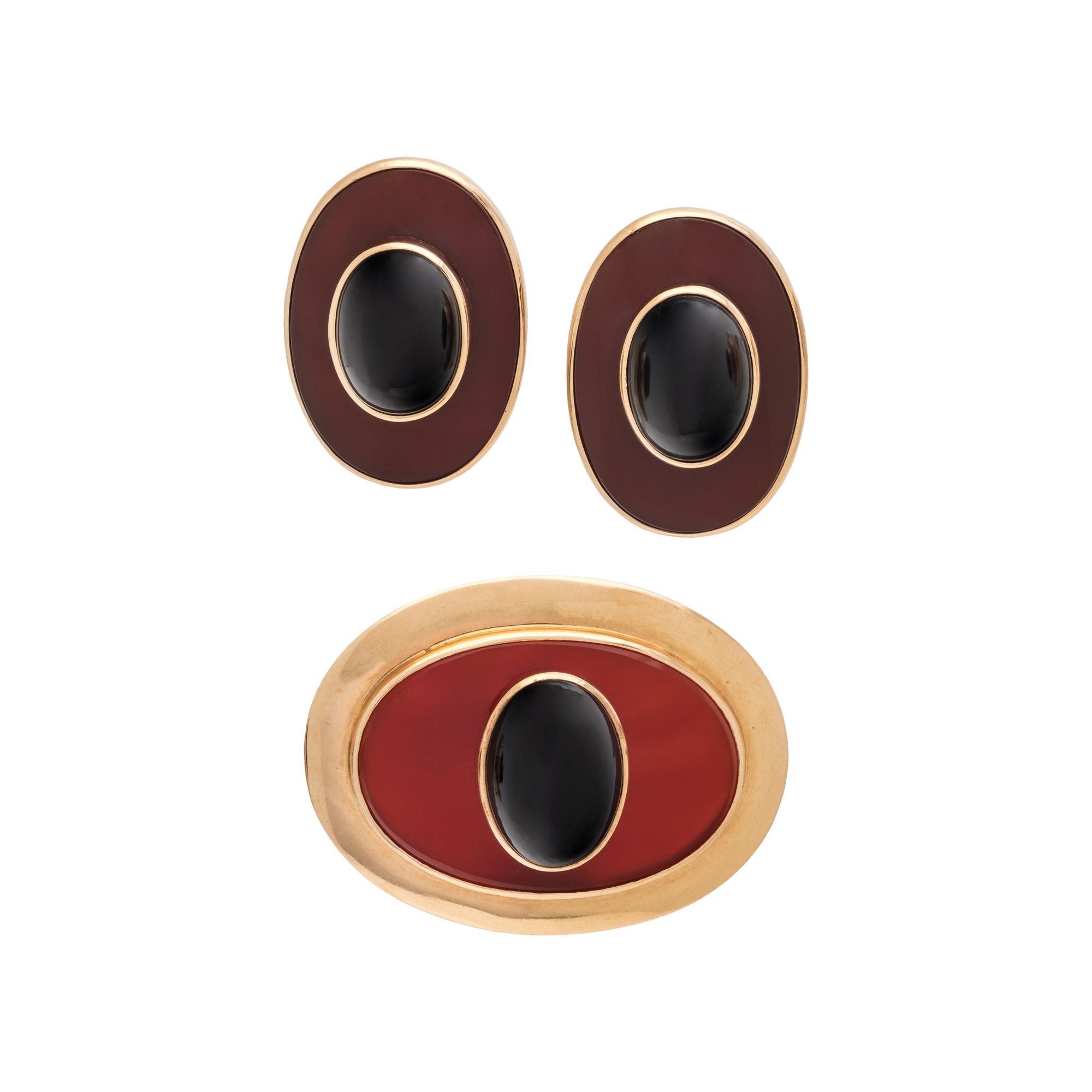 ONYX AND CARNELIAN SET