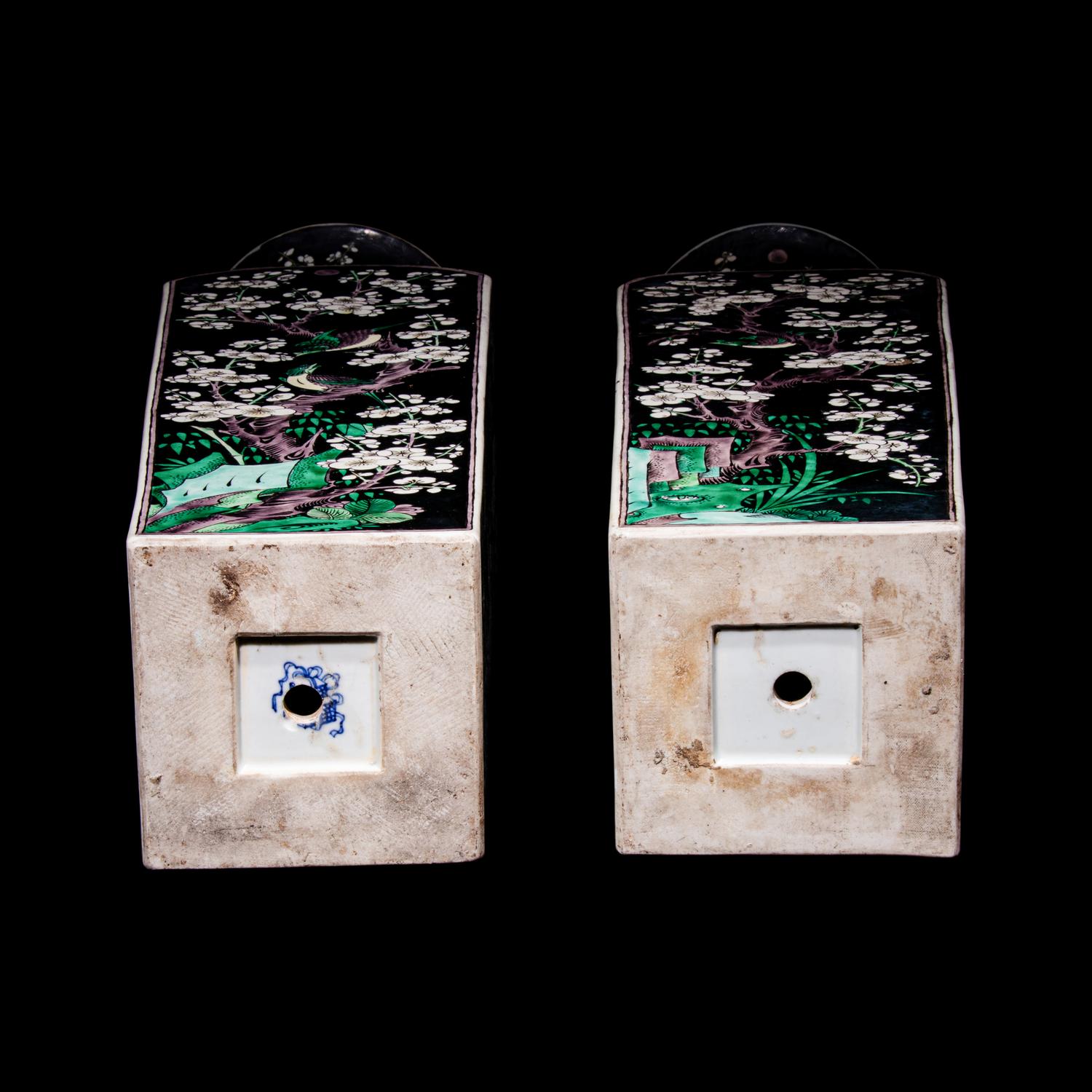 A Pair of Chinese Famille Noire Porcelain Square Vases, 19th Century 清晚期 墨地素三彩喜上眉梢圖方瓶一對